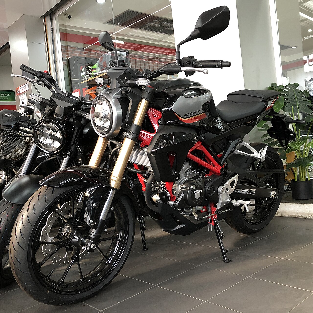Motor modern siap diservis di bengkel ServisMotor