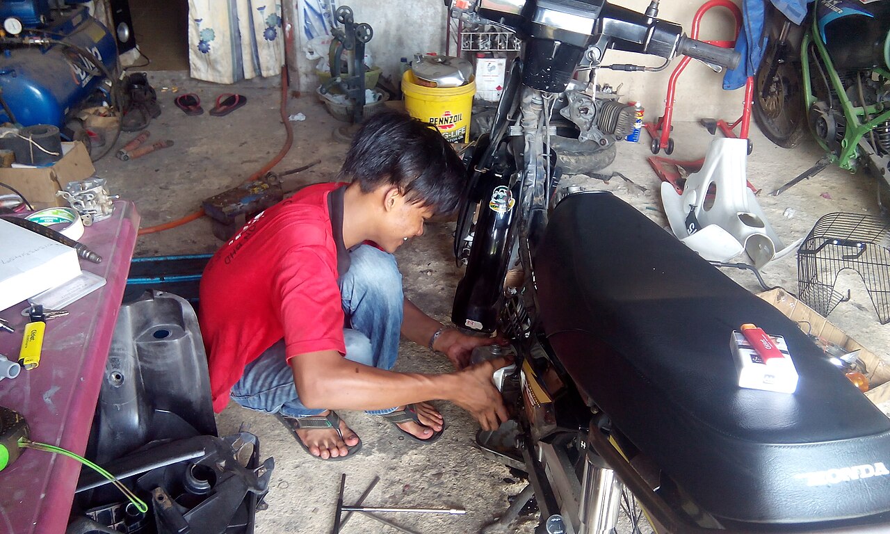 Servis Rem di bengkel ServisMotor